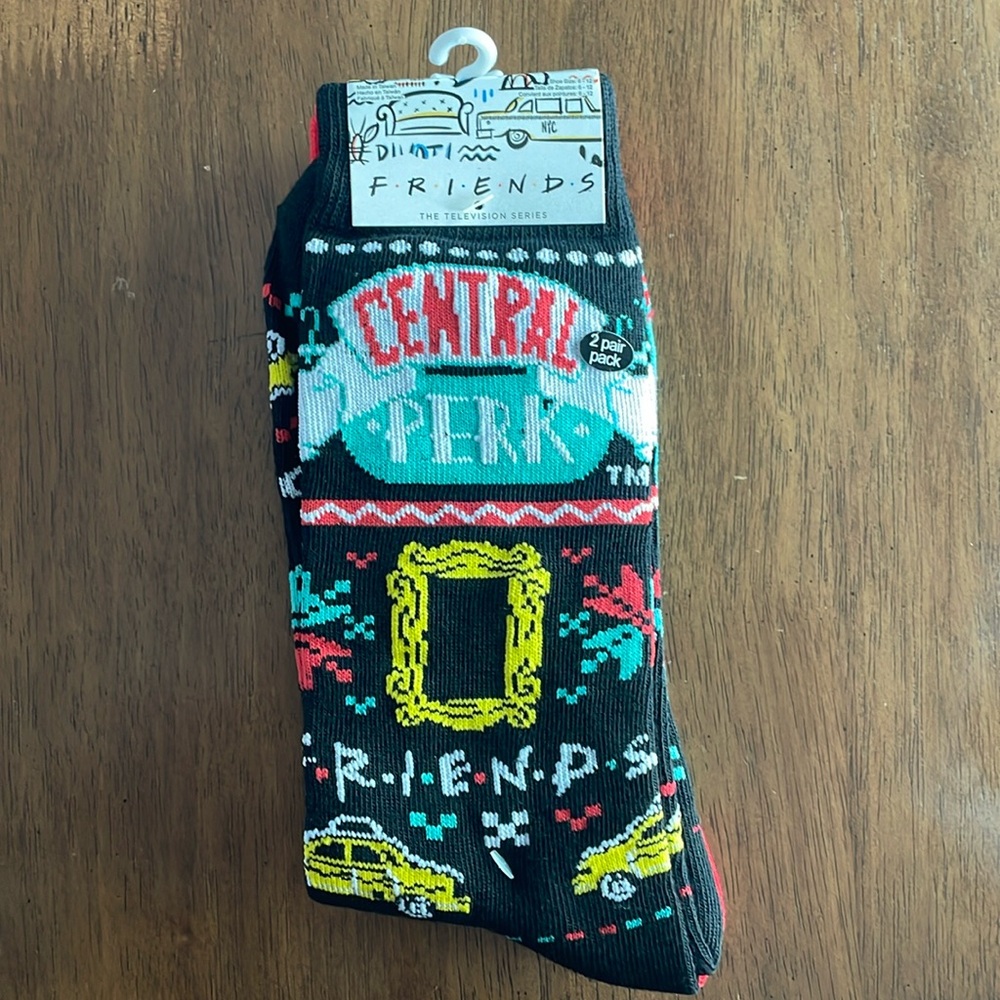 FRIENDS NWT socks shoe size 6-12